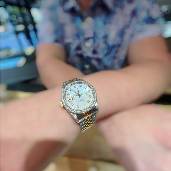 Vintage 1986 Diamond Bezel Oyster Perpetual Datejust Watch Mother of Pearl Face - Picture 8 of 10